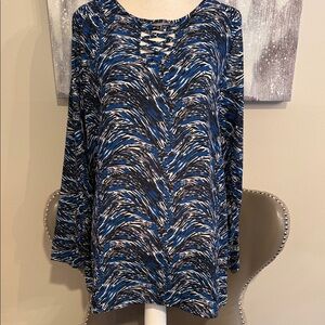 Landa by Dora Landa blue zebra cold shoulder blouse size Large